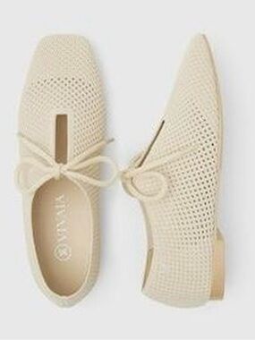 SOLD Vivaia Cream Knit Lace-Up Women’s Flats Super RARE!